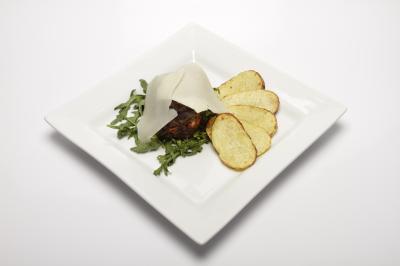 TAGLIATA CON RUCOLA E PARMIGIANO